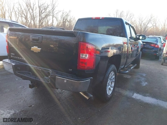 2011 Chevrolet Silverado 1500 LT with VIN 1GCRCSE06BZ300806, listed as a IAAI auction lot 41717597 with 153,697 mi miles. Bid and sale history available at carsss.com. Image 4.