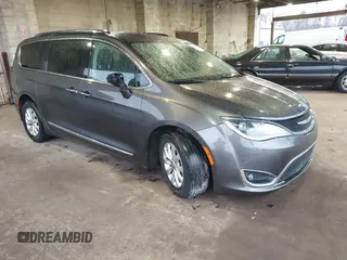 2018 Chrysler Pacifica Touring L z VIN 2C4RC1BG9JR118974, wystawiony jako IAAI lot #41854278 z przebiegiem 67 288 mil mil oraz . Historia ofert i sprzedaży dostępna na DreamBid. Obrazek 1.