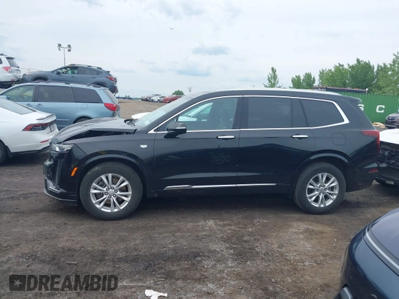 2024 Cadillac XT6 AWD Luxury z VIN 1GYKPBR49RZ723838, wystawiony jako IAAI lot #42346554 z przebiegiem 27 525 mil mil oraz . Historia ofert i sprzedaży dostępna na DreamBid. Obrazek 14.