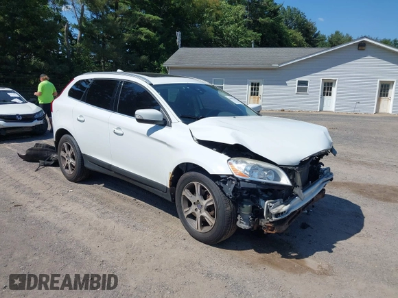 2013 Volvo XC60 T6 z VIN YV4902DZ4D2440564, wystawiony jako IAAI lot #39893350 z przebiegiem 171 624 mil mil oraz . Historia ofert i sprzedaży dostępna na DreamBid. Obrazek 1.