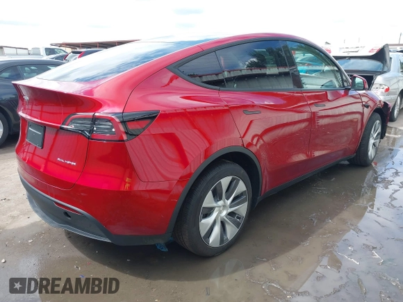 2024 Tesla Model Y Long Range with VIN 7SAYGDEE8RA283983, listed as a IAAI auction lot 39926362 with 1,999 mi miles. Bid and sale history available at carsss.com. Image 4.