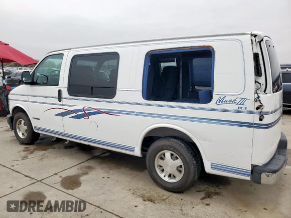 1997 Chevrolet Express Cargo z VIN 1GBFG15R3V1045586, wystawiony jako Copart lot #45388645 z przebiegiem 67 872 mil mil oraz Czysty tytuł • Clean title. Historia ofert i sprzedaży dostępna na DreamBid. Obrazek 2.