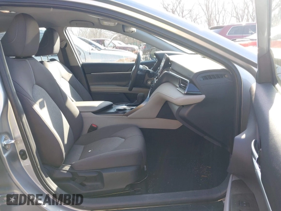 2023 Toyota Camry LE z VIN 4T1C11AK1PU771615, wystawiony jako IAAI lot #41679085 z przebiegiem 20 230 mil mil oraz . Historia ofert i sprzedaży dostępna na DreamBid. Obrazek 5.