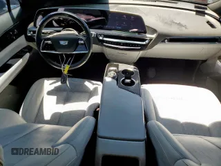 2023 Cadillac LYRIQ RWD Luxury z VIN 1GYKPMRK3PZ001935, wystawiony jako Copart lot #53645875 z przebiegiem Nie podano mil oraz Nie do naprawy • Non repairable. Historia ofert i sprzedaży dostępna na DreamBid. Obrazek 8.