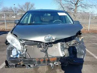 2011 Toyota Sienna XLE AAS with VIN 5TDYK3DC4BS072693, listed as a IAAI auction lot 41579262 with 146,201 mi miles. Bid and sale history available at carsss.com. Image 12.
