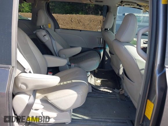 2014 Toyota Sienna XLE z VIN 5TDYK3DC4ES493852, wystawiony jako IAAI lot #42096495 z przebiegiem 145 943 mil mil oraz . Historia ofert i sprzedaży dostępna na DreamBid. Obrazek 8.