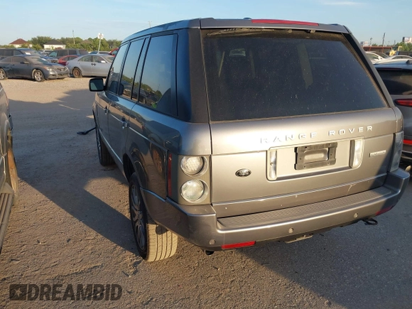 2009 Land Rover Range Rover SC z VIN SALMP13409A302003, wystawiony jako IAAI lot #42807976 z przebiegiem 181 357 mil mil oraz . Historia ofert i sprzedaży dostępna na DreamBid. Obrazek 3.