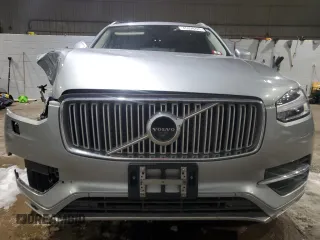 2017 Volvo XC90 Inscription with VIN YV4A22PL0H1140644, listed as a Copart auction lot 45398725 with 83,688 mi miles and Salvage title. Bid and sale history available at DreamBid. Image 5.