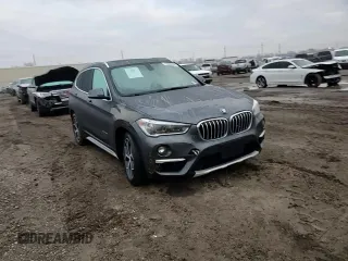 2017 BMW X1 sDrive28i with VIN WBXHU7C3XH5H38074, listed as a Copart auction lot 43088995 with 98,820 mi miles and Salvage Title. Bid and sale history available at carsss.com. Image 10.
