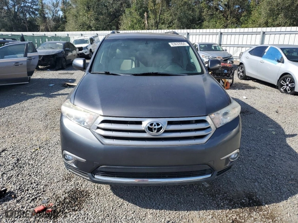2013 Toyota Highlander with VIN 5TDZK3EH0DS110776, listed as a Copart auction lot 83633904 with 42,951 mi miles and Salvage Title. Bid and sale history available at carsss.com. Image 5.