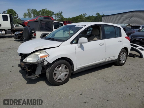 2010 Nissan Versa S z VIN 3N1BC1CP6AL447762, wystawiony jako Copart lot #53617295 z przebiegiem 165 846 mil mil oraz Szkoda całkowita • Salvage title. Historia ofert i sprzedaży dostępna na DreamBid. Obrazek 1.