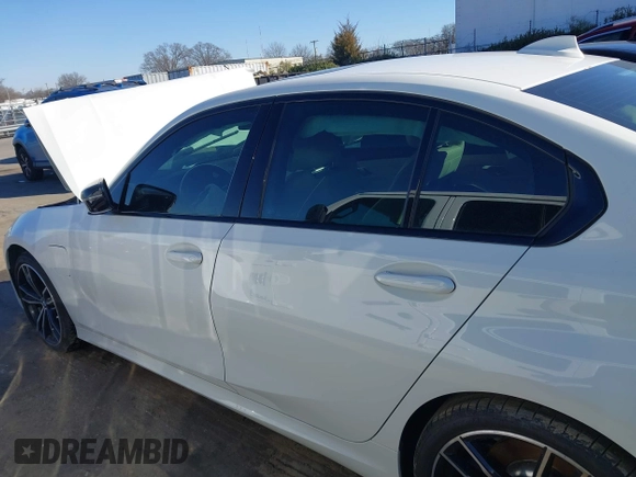 2021 BMW 3 Series 330e with VIN 3MW5P7J02M8C14862, listed as a IAAI auction lot 41154164 with 1 mi miles. Bid and sale history available at carsss.com. Image 14.