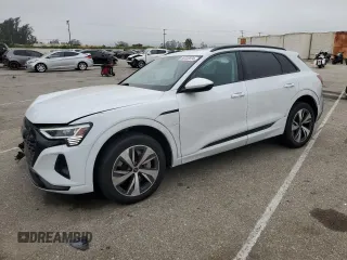 2024 Audi Q8 e-tron Premium z VIN WA14AAGE9RB024394, wystawiony jako Copart lot #69722074 z przebiegiem 18 444 mil mil oraz Szkoda całkowita • Salvage title. Historia ofert i sprzedaży dostępna na DreamBid. Obrazek 1.