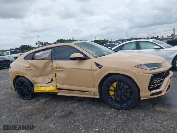 2022 Lamborghini Urus with VIN ZPBUA1ZL3NLA18265, listed as a IAAI auction lot 40675659 with 46,439 mi miles. Bid and sale history available at carsss.com. Image 13.