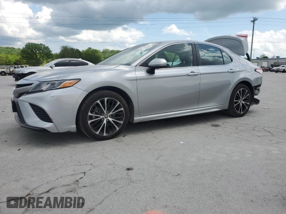 2020 Toyota Camry SE z VIN 4T1G11AK3LU863112, wystawiony jako Copart lot #54119205 z przebiegiem 44 270 mil mil oraz Szkoda całkowita • Salvage title. Historia ofert i sprzedaży dostępna na DreamBid. Obrazek 1.