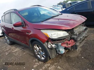 2014 Ford Escape SE z VIN 1FMCU9GX0EUB70489, wystawiony jako IAAI lot #42144044 z przebiegiem 124 874 mil mil oraz . Historia ofert i sprzedaży dostępna na DreamBid. Obrazek 1.