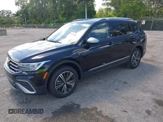 2024 Volkswagen Tiguan Wolfsburg Edition с VIN 3VV6B7AX7RM213144, выставлен на аукционе IAAI как лот 42523305 с пробегом 3 940 миль миль и . История ставок и продаж доступна на DreamBid. Изображение 17.