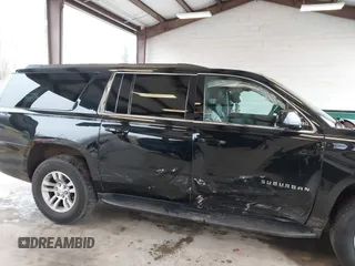 2019 Chevrolet Suburban LT z VIN 1GNSKHKC4KR177374, wystawiony jako IAAI lot #41323234 z przebiegiem 157 470 mil mil oraz . Historia ofert i sprzedaży dostępna na DreamBid. Obrazek 6.