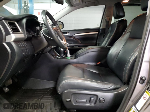 2016 Toyota Highlander XLE z VIN 5TDJKRFH0GS500635, wystawiony jako Copart lot #55602525 z przebiegiem 108 930 mil mil oraz Czysty tytuł • Clean title. Historia ofert i sprzedaży dostępna na DreamBid. Obrazek 7.