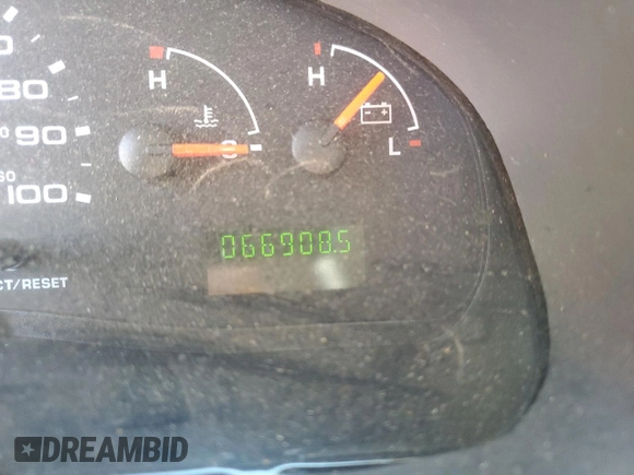 2006 Ford Econoline Passenger XL with VIN 1FBSS31L96HA31338, listed as a Copart auction lot 52942065 with 66,908 mi miles and Salvage Title. Bid and sale history available at carsss.com. Image 9.