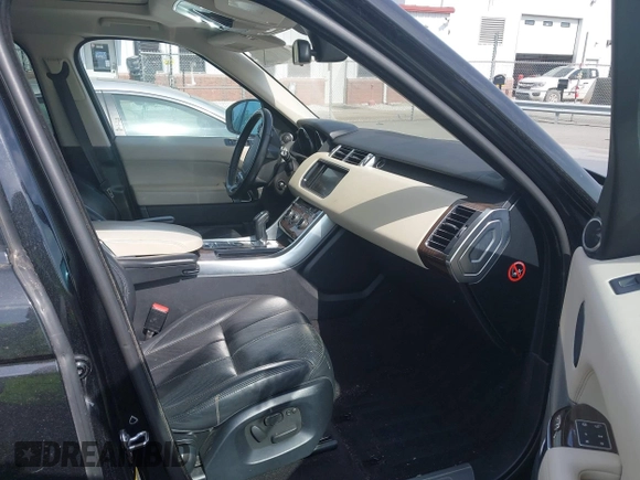 2014 Land Rover Range Rover Sport HSE with VIN SALWR2WF6EA328976, listed as a IAAI auction lot 42091857 with 135,407 mi miles. Bid and sale history available at carsss.com. Image 5.