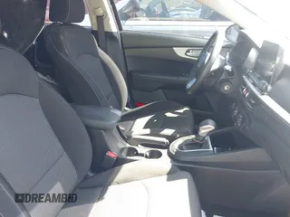 2022 Kia Forte LXS z VIN 3KPF24AD9NE437331, wystawiony jako IAAI lot #41875582 z przebiegiem 41 171 mil mil oraz . Historia ofert i sprzedaży dostępna na DreamBid. Obrazek 5.