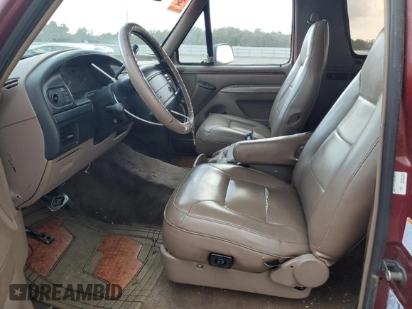 1996 Ford Bronco XL z VIN 1FMEU15N6TLA03097, wystawiony jako Copart lot #80449114 z przebiegiem 289 345 mil mil oraz Czysty tytuł • Clean title. Historia ofert i sprzedaży dostępna na DreamBid. Obrazek 7.