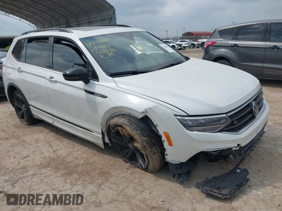 2024 Volkswagen Tiguan SE R-Line Black z VIN 3VVCB7AX3RM111987, wystawiony jako IAAI lot #42148019 z przebiegiem 6 455 mil mil oraz . Historia ofert i sprzedaży dostępna na DreamBid. Obrazek 1.
