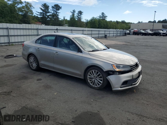2015 Volkswagen Jetta SE z VIN 3VWD17AJ3FM232299, wystawiony jako Copart lot #57252465 z przebiegiem 128 882 mil mil oraz Szkoda całkowita • Salvage title. Historia ofert i sprzedaży dostępna na DreamBid. Obrazek 4.
