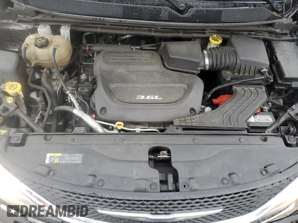 2018 Chrysler Pacifica Limited with VIN 2C4RC1GG1JR320524, listed as a Copart auction lot 48353795 with 133,624 mi miles and Salvage title. Bid and sale history available at DreamBid. Image 14.