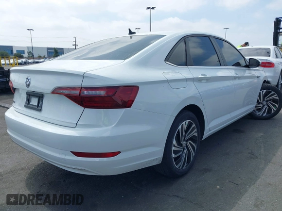 2020 Volkswagen Jetta SEL z VIN 3VWEB7BU6LM037447, wystawiony jako IAAI lot #41905020 z przebiegiem 42 179 mil mil oraz . Historia ofert i sprzedaży dostępna na DreamBid. Obrazek 4.