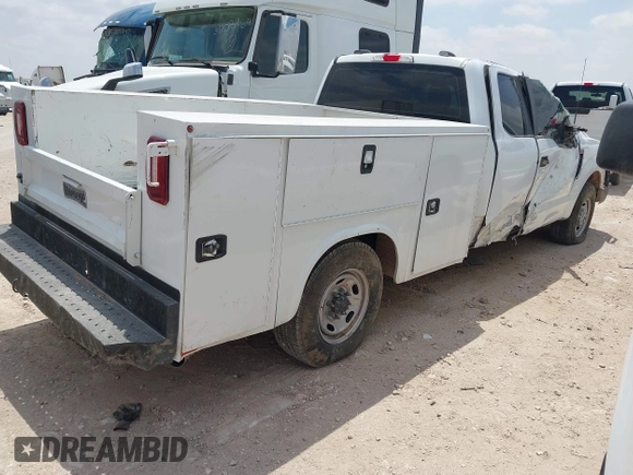 2022 Ford F-250 XL z VIN 1FD7X2A60NEF90764, wystawiony jako IAAI lot #42086688 z przebiegiem 108 681 mil mil oraz . Historia ofert i sprzedaży dostępna na DreamBid. Obrazek 4.