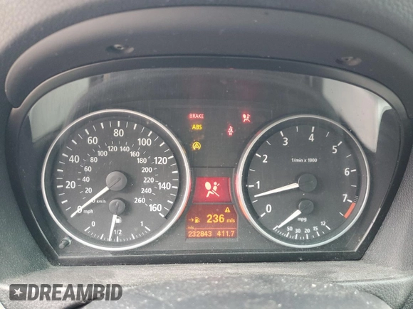 2006 BMW 3 Series 330i with VIN WBAVB33566PS06929, listed as a Copart auction lot 46789425 with 232,843 mi miles and Salvage title. Bid and sale history available at DreamBid. Image 9.