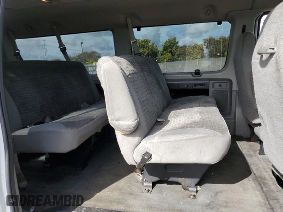 2003 Ford Econoline Passenger XL z VIN 1FBSS31L43HA01742, wystawiony jako Copart lot #48009694 z przebiegiem 150 430 mil mil oraz Szkoda całkowita • Salvage title. Historia ofert i sprzedaży dostępna na DreamBid. Obrazek 11.