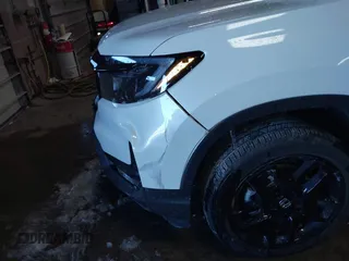 2025 Honda Passport Black Edition z VIN 5FNYF8H84SB003594, wystawiony jako IAAI lot #41582469 z przebiegiem Nie podano mil oraz . Historia ofert i sprzedaży dostępna na DreamBid. Obrazek 6.