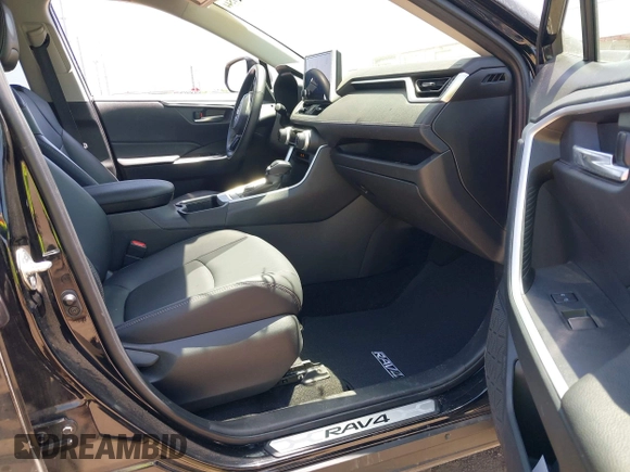 2024 Toyota RAV4 Hybrid XLE Premium z VIN JTMB6RFV3RD139222, wystawiony jako IAAI lot #41991544 z przebiegiem 20 463 mil mil oraz . Historia ofert i sprzedaży dostępna na DreamBid. Obrazek 5.