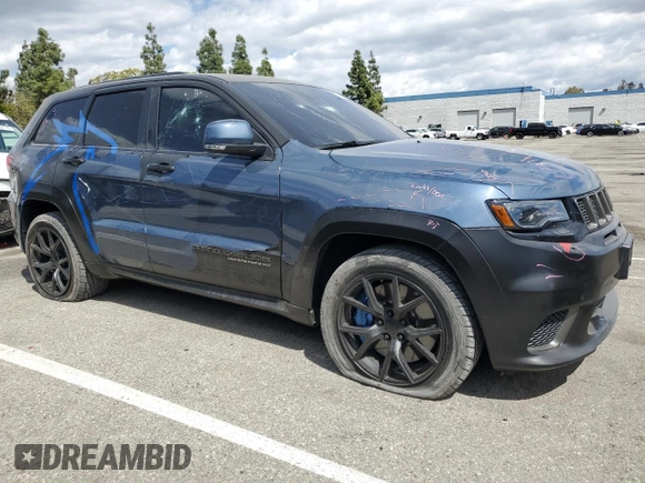 2020 Jeep Grand Cherokee Trackhawk z VIN 1C4RJFN94LC314087, wystawiony jako Copart lot #51484835 z przebiegiem 38 306 mil mil oraz Szkoda całkowita • Salvage title. Historia ofert i sprzedaży dostępna na DreamBid. Obrazek 4.
