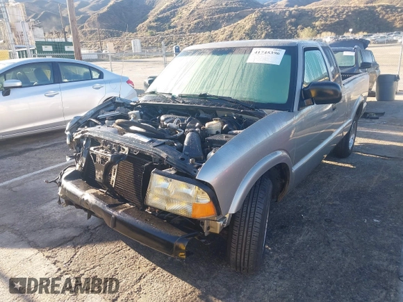 2001 GMC Sonoma SLS 1SG z VIN 1GTCS19W818237097, wystawiony jako IAAI lot #41745396 z przebiegiem Nie podano mil oraz . Historia ofert i sprzedaży dostępna na DreamBid. Obrazek 20.