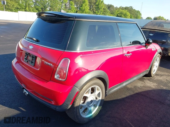 2006 MINI Hardtop S with VIN WMWRE33586TJ34762, listed as a IAAI auction lot 42255599 with 112,664 mi miles and . Bid and sale history available at DreamBid. Image 4.