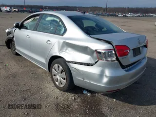 2014 Volkswagen Jetta SE z VIN 3VWD17AJ4EM266248, wystawiony jako IAAI lot #41893512 z przebiegiem 146 278 mil mil oraz . Historia ofert i sprzedaży dostępna na DreamBid. Obrazek 3.