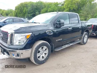 2017 Nissan Titan Platinum Reserve z VIN 1N6AA1E56HN522395, wystawiony jako IAAI lot #42333517 z przebiegiem 111 679 mil mil oraz . Historia ofert i sprzedaży dostępna na DreamBid. Obrazek 2.