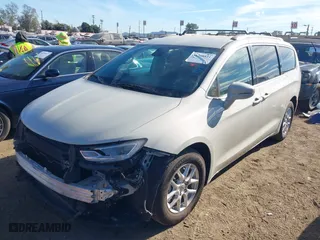 2021 Chrysler Pacifica Touring L with VIN 2C4RC1BG3MR528397, listed as a IAAI auction lot 41208821 with 91,310 mi miles. Bid and sale history available at carsss.com. Image 18.