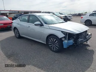 2023 Nissan Altima SV z VIN 1N4BL4DV4PN332376, wystawiony jako IAAI lot #42402867 z przebiegiem 51 763 mil mil oraz . Historia ofert i sprzedaży dostępna na DreamBid. Obrazek 1.