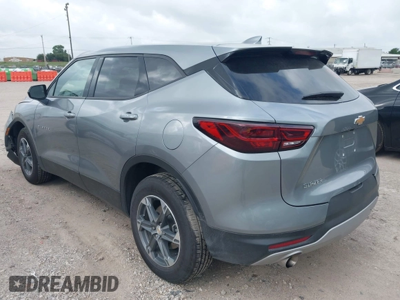 2025 Chevrolet Blazer LT z VIN 3GNKBCR41SS128955, wystawiony jako IAAI lot #42532778 z przebiegiem 9 743 mil mil oraz . Historia ofert i sprzedaży dostępna na DreamBid. Obrazek 3.
