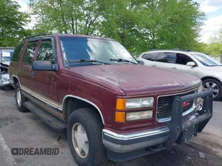 1999 GMC Yukon z VIN 1GKEK13R4XJ784790, wystawiony jako IAAI lot #42221278 z przebiegiem 189 372 mil mil oraz . Historia ofert i sprzedaży dostępna na DreamBid. Obrazek 1.