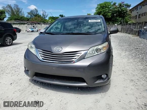 2015 Toyota Sienna XLE with VIN 5TDYK3DCXFS668851, listed as a Copart auction lot 60452005 with 205,549 mi miles and Salvage title. Bid and sale history available at DreamBid. Image 15.