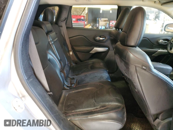 2018 Jeep Cherokee Trailhawk z VIN 1C4PJMBX7JD525385, wystawiony jako Copart lot #46084225 z przebiegiem 75 259 mil mil oraz Szkoda całkowita • Salvage title. Historia ofert i sprzedaży dostępna na DreamBid. Obrazek 11.