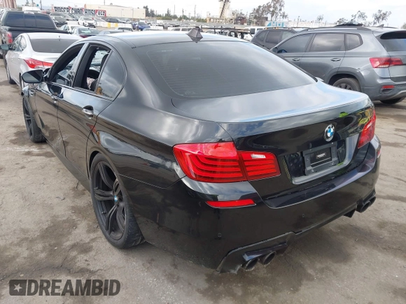 2016 BMW M5 z VIN WBSFV9C54GD595793, wystawiony jako IAAI lot #42101121 z przebiegiem 58 775 mil mil oraz . Historia ofert i sprzedaży dostępna na DreamBid. Obrazek 3.