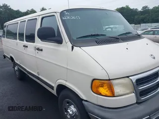 2000 Dodge Passenger z VIN 2B5WB35Z3YK120889, wystawiony jako IAAI lot #42363655 z przebiegiem Nie podano mil oraz . Historia ofert i sprzedaży dostępna na DreamBid. Obrazek 1.