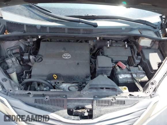 2012 Toyota Sienna XLE AAS z VIN 5TDYK3DC3CS240342, wystawiony jako IAAI lot #42172125 z przebiegiem 244 483 mil mil oraz . Historia ofert i sprzedaży dostępna na DreamBid. Obrazek 10.